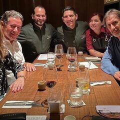 “Estoy solo en Chile, pero me han visitado mis hijos y pronto vendrá mi esposa... Me encantó el pastel de choclo”