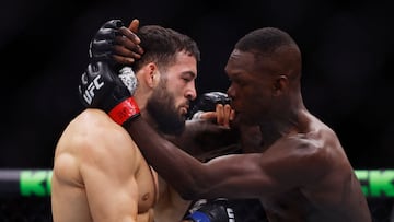 Nassourdine Imavov e Israel Adesanya durante el combate del UFC Arabia Saudí.