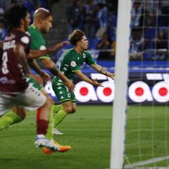 Mario Soriano le birla la victoria a un gran Pontevedra