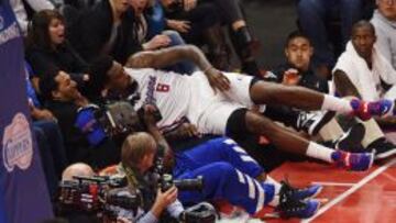 DeAndre Jordan, por los suelos, en los últimos Playoffs.