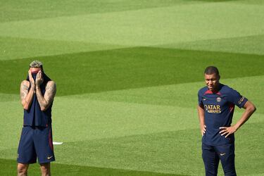 PSG tell Mbappé they will sell him or he will spend a season in the stands