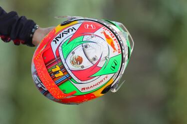 Checo Pérez presentó su casco para el Gran Premio de México