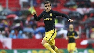 Griezmann con el bal&oacute;n. 