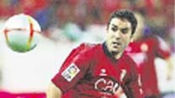 <b>PRETENDIDO. </b>Asier Riesgo está en la lista de varios equipos.