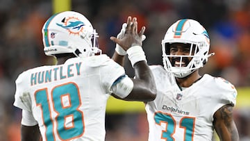 CLEVELAND, OHIO - DECEMBER 29: Tyler Huntley #18 of the Miami Dolphins celebrates a touchdown with Raheem Mostert #31 during the third quarter against the Cleveland Browns at Huntington Bank Field on December 29, 2024 in Cleveland, Ohio. Nick Cammett/Getty Images/AFP (Photo by Nick Cammett / GETTY IMAGES NORTH AMERICA / Getty Images via AFP)