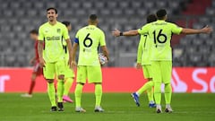 Los jugadores del Atl&eacute;tico se lamentan tras un gol del Bayern. 