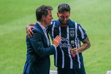 Sergio Ramos se presentó con Monterrey ante cientos de personas. “Dejar un legado en México es un reto personal. No vengo a pasear sino a conquistar títulos nuevos. El fútbol no es una cuestión de edad, es cuestión de rendimiento”, declaró como Rayado.