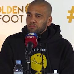 ¡Chapó, Alves! El que tendría que haber sido el ganador del Balón de Oro y no Messi para él