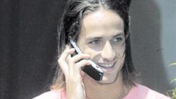 <b>¿ALLO, RAFA? </b>Feliciano habló ayer por el móvil. ¿Sería con Nadal?