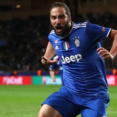 Higuain not measuring himself against Ronaldo