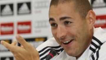 "Falta un delantero. Sólo estamos Higuaín y yo"