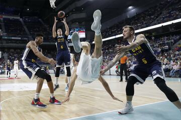 Jaycee Carroll cayó de espaldas tras una dura falta de Rafa Luz.