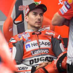Lorenzo: "Estamos muy parejos Dovizioso, Márquez y yo"