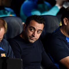 What result does Barcelona need to qualify for the knockout stages of the Champions League?