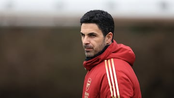 Mikel Arteta, técnico del Arsenal, durante el entrenamiento previo al partido de Champions League ante el Oporto.