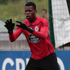 Francis Uzoho sigue sin operarse tras romperse la rodilla