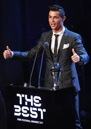 Cristiano Ronaldo fue premiado por segundo año consecutivo con el premio 'The Best' 2017