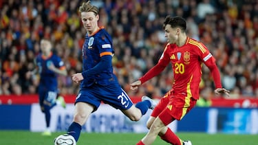 Pedri y Frenkie de Jong durante el partido de vuelta de los cuartos de final de la Nations League.