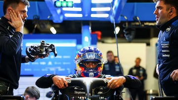 LAS VEGAS, NEVADA - NOVEMBER 21: Carlos Sainz of Spain and Williams prepares to drive during qualifying ahead of the F1 Grand Prix of Las Vegas at Las Vegas Strip Circuit on November 21, 2025 in Las Vegas, Nevada. Peter Fox/Getty Images/AFP (Photo by Peter Fox / GETTY IMAGES NORTH AMERICA / Getty Images via AFP)