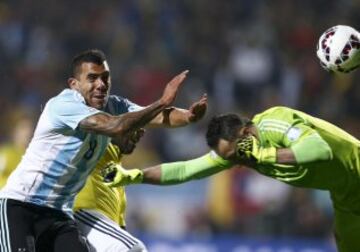 Argentina-Colombia. Tévez y Ospina.