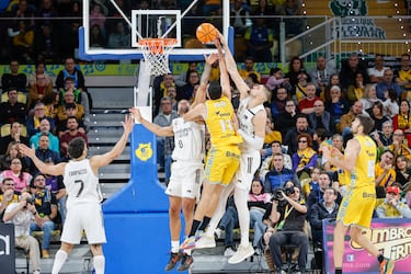 Feliz resuelve a lo grande