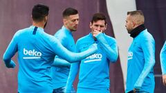 GRAFCAT6912 BARCELONA 5/4/2019.- Los jugadores del FC Barcelona, Luis Suarez (i), Leo Messi (c) y Jordi Alba (d), durante en el entrenamiento realizado por la plantilla azulgrana esta tarde en la Ciudad Deportiva Joan Gamper, de cara al partido de la Liga