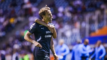 Sergio Canales celebrates his goal 1-4 on Hat-Trick of Monterrey during the 7th round match between Puebla and Monterrey as part of the Liga BBVA MX, Torneo Apertura 2025 at Cuauhtemoc Stadium, on August 29, 2025 in Puebla, Mexico.