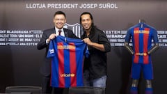 Ronaldinho firma como embajador de Barcelona