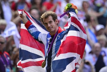 Menos de un mes le duró la pena a Murray. En los Juegos de 2012 disputados en Londres, el campeonato de tenis se disputó en Wimbledon. Y entonces Murray se tomó la revancha ante Federer y le venció en la final llevándose el oro.