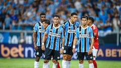 Competencia para Alexander Aravena: Gremio fichó a un atacante europeo