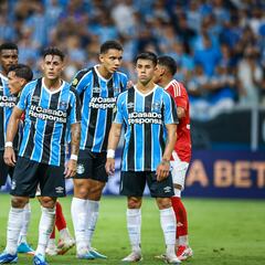 Competencia para Alexander Aravena: Gremio fichó a un atacante europeo