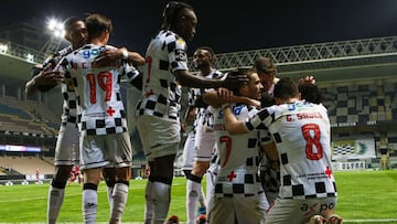 El representante del futbolista hondureño, Daniel Solís indicó en entrevista con el Diario Diez que han tenido comunicación con otros clubes.