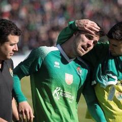 Detalle del Eibar con Delgado, que le clasificó con un autogol