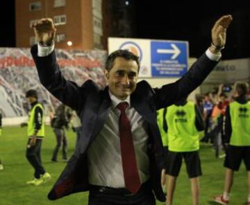 Ernesto Valverde, entrenador del Athletic de Bilbao, celebra el regreso a la Champions League.