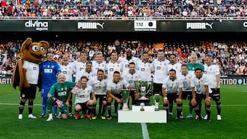 05/04/24 VALENCIA ESTADIO MESTALLA
PARTIDO BENEFICO LEYENDAS DEL TRIPLETE - AFE
FOTO FAMILIA