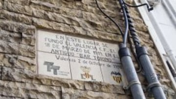 LUGAR ERRÓNEO. Placa situada en la calle Barcelonina, número 4.