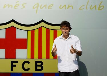 ¿Qué jugadores han cambiado de equipo sin debutar en el mismo mercado de fichajes?