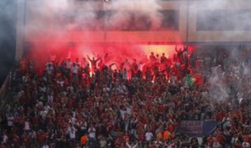 Los incidentes con bengalas de los ultras del Benfica