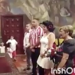 Se casa con la camiseta del Athletic y con el himno sonando de fondo