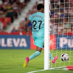 What “youngest player” records does Barcelona star Lamine Yamal hold?