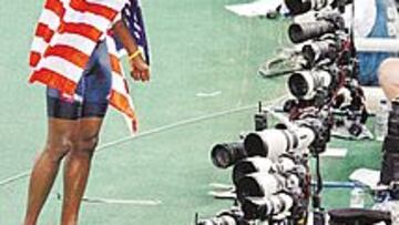 <b>EL MÁS BUSCADO. </b>Gatlin, celebrando su victoria ante las cámaras.