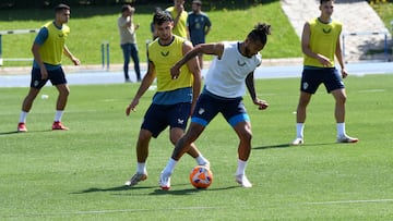 Luis Suárez, con Marc Pubill