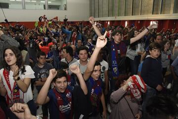 Aficionados del Huesca celebraron el ascenso a Primera División.