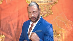 Latin Lover rompe en llanto tras un regalo de un seguidor