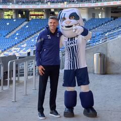 La afición va a tener que aprender a sufrir: Fernando Ortiz en su presentación con Rayados