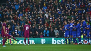 Manchester City&#039;s Belgian midfielder Kevin De Bruyne (2nd L) scores the opening goal by passing the ball under the Cardiff wall during the English FA Cup fourth round football match between Cardiff City and Manchester City at Cardiff City Stadium in 