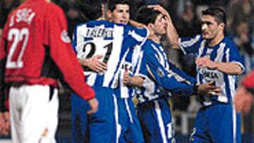 <B>DESPEDIDA DE LA CHAMPIONS.</b> El Deportivo, liderado por Víctor, Valerón y Luque, fue muy superior a un Manchester de segunda fila.