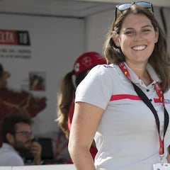 Laura Cueto, enlace entre la Vuelta y la prensa