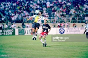 Mella jugó en el New England Revolution en 1996, y luego en el San José Clash, en 1998.