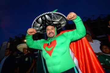 El color de los aficionados en el Estadio Azteca